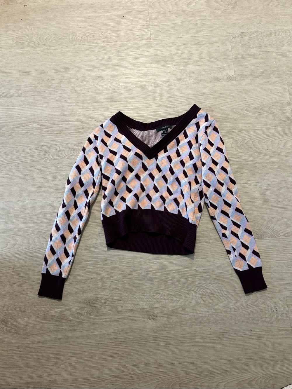 V-Neck Geometric Pattern Cropped Sweater - Lavender, Peach, Purple